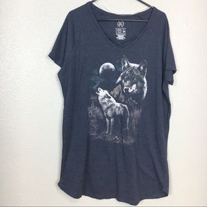 Wolves Howling at the Moon Tunic Length Top M/L